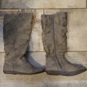 Below knee flat gray boots
